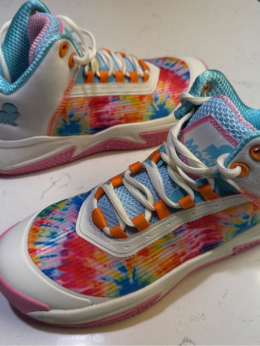 Tag size is 5Y, fits like a Women's 6.5 US"